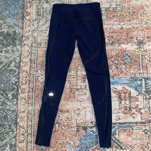 Alo leggings navy with black piping